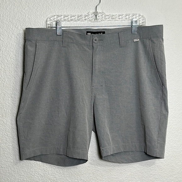 Travis Mathew Grey Golf 7” Beck Shorts Men’s Size 38 - Picture 1 of 13